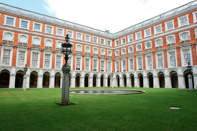 Pasearemos por los terrenos del palacio