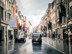 Recorriendo las calles de compras en Londres