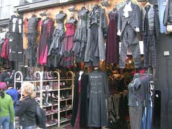 Tienda de ropa en el barrio Camden Town de Londres