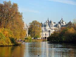 Fotografía del estanque en St James Park