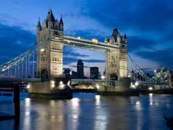 Tower Bridge al anochecer
